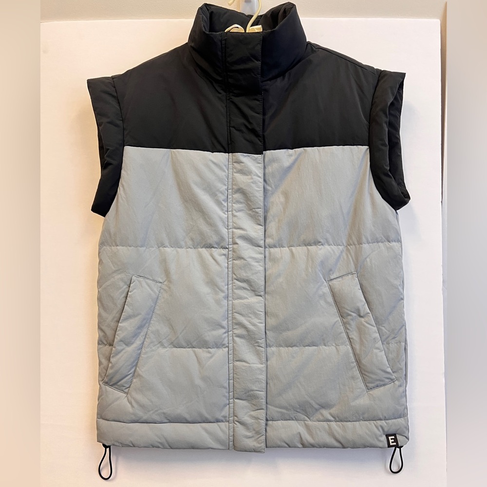 Everlane puffer vest practically brand new and lightly used